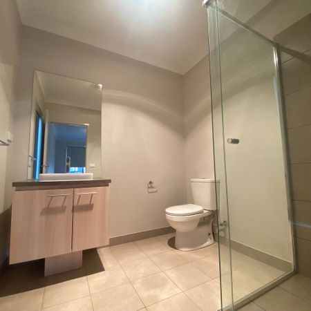 SPACIOUS 3 BEDROOM HOME - Photo 4