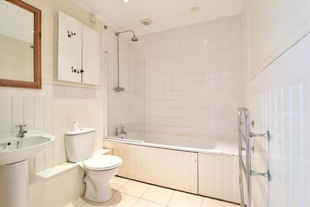 Westcar Lane, Hersham Village - Photo 2