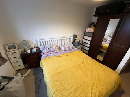 2 bedroom Flat To Let - Photo 5