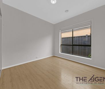 Modern Family Living with Space and Comfort - Photo 2