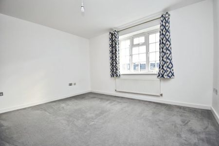 3 bedroom flat to rent - Photo 4