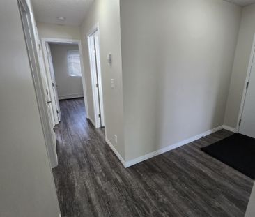 Modern 2-Bedroom End Unit in Downtown Red Deer - Photo 3