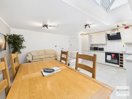 4 bedroom detached house to rent - Photo 3