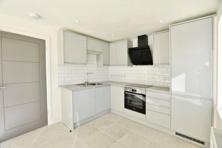3 bedroom House To Let - Photo 3