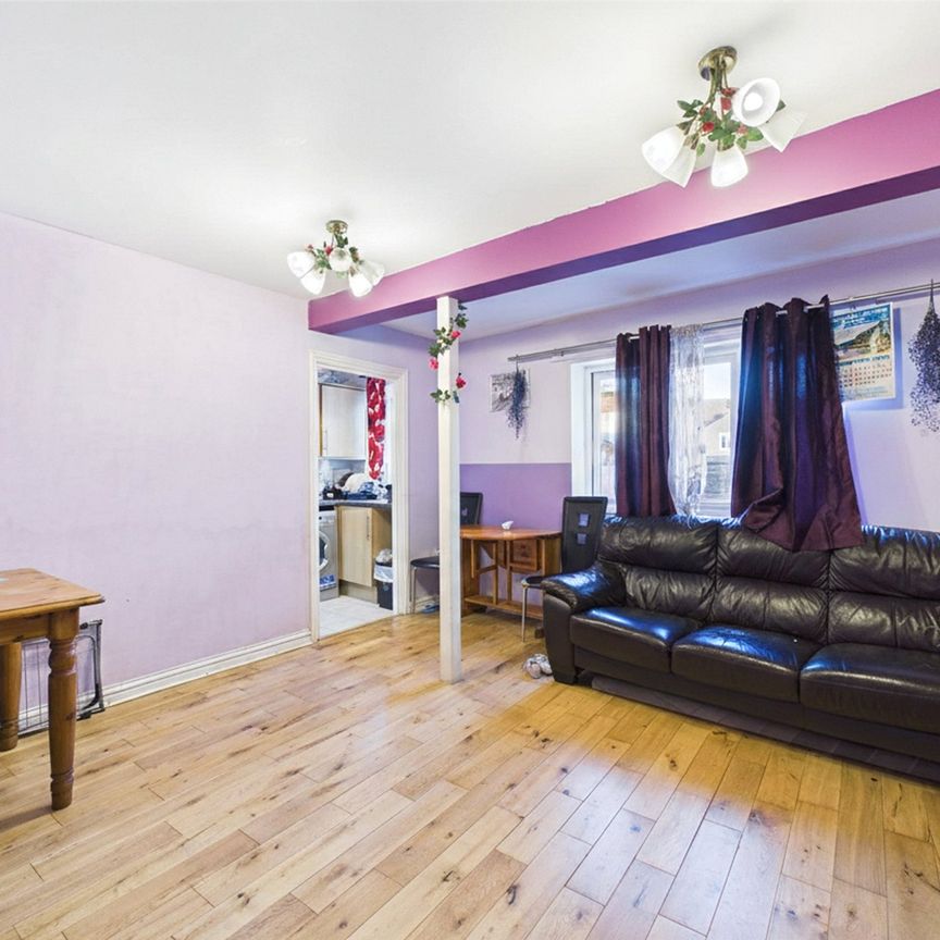 2 bedroom Flat in Halimote Road, Aldershot - Photo 1