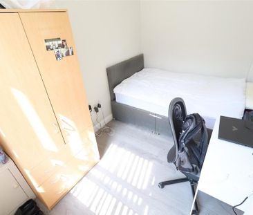 4 bedroom detached house to rent - Photo 4