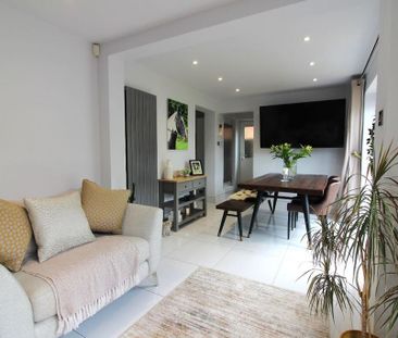 4 bedroom detached house to rent - Photo 3