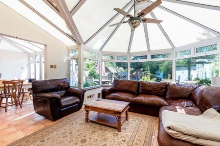 4 bedroom detached house to rent - Photo 2