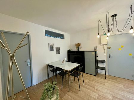 Location Appartement 1 pièce 11m² - Photo 2