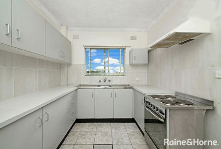 2 Bedroom Unit in Great Location! - Photo 4