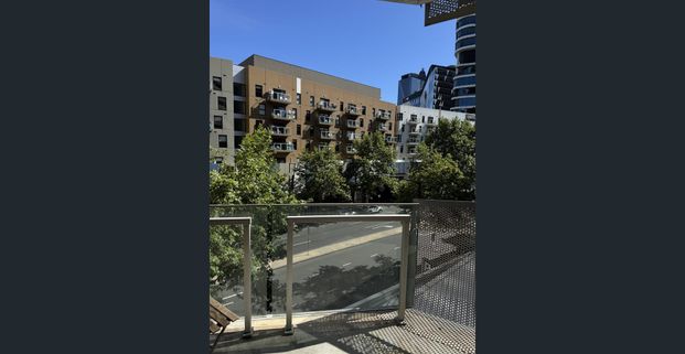 Fully furnished 3 bedroom 2 bathroom apartment at Dockland with city view - Photo 1