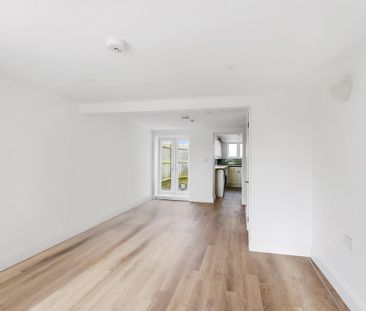 2 bedroom end of terrace house to rent - Photo 6