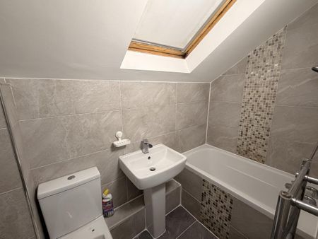 3 bedroom character property to rent - Photo 5