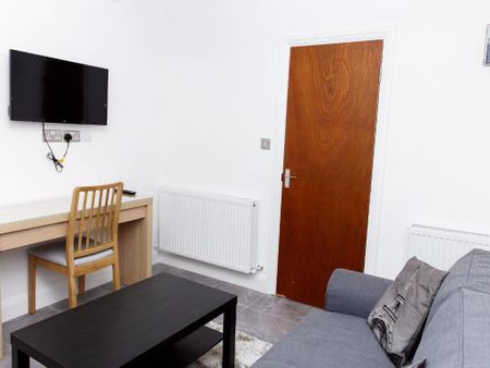 1 bedroom flat to rent - Photo 2