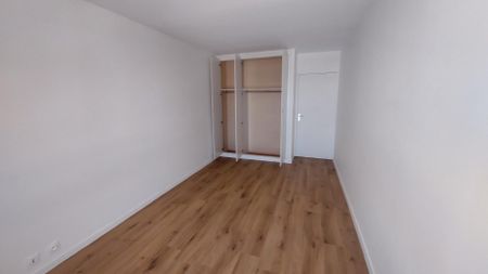 location Appartement F3 DE 78.8m² À PARIS - Photo 2