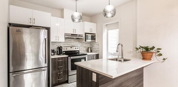 Condo 4½ lumineux + balcon privé, St-Henri — libre 1er août - Photo 2