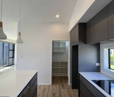 Stunning Four Bedroom Home - Photo 1