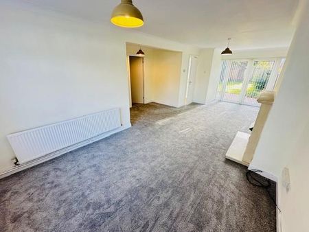 3 bedroom semi-detached house to rent - Photo 2