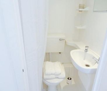 Studio to rent - Photo 6