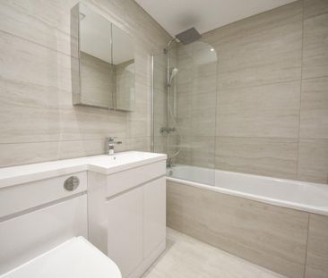 3 bed House - End Terrace for Rent - Photo 1