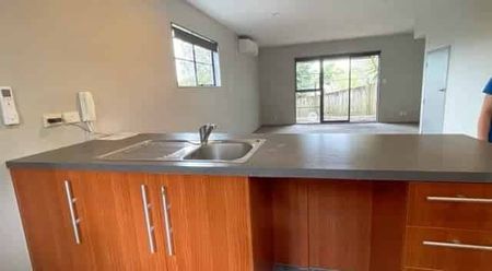 Sunny, safe and secure - Photo 3