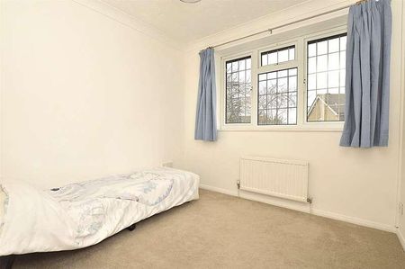 Staffords Place, Horley, Surrey, RH6 - Photo 3