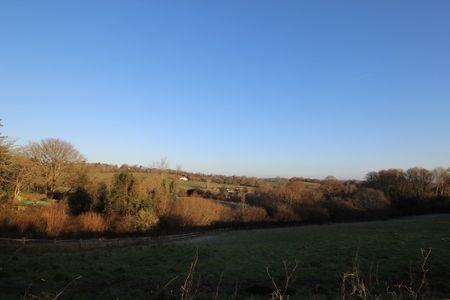 3 bed flat to rent in Lake House, High Street, Battle - Photo 2