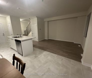 Townhouse For Lease | X8130120 - Photo 6