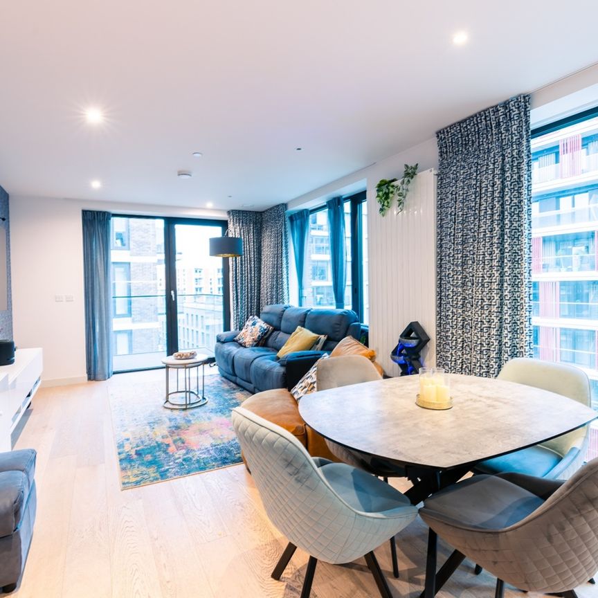 2 Bed Flat, Royal Wharf, E16 - Photo 1