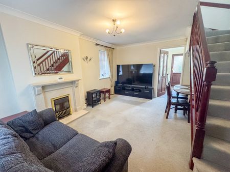 Property For Let - Amberley Close - Photo 2