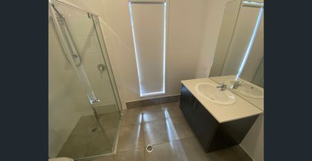 Beautiful Near-New Home in the Heart of the Sunshine Coast - Photo 4