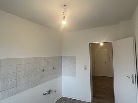 !!Schnell sein!! *Frisch renoviert* Helle 2-Zimmerwohnung mit BALKON**im ERDGESCHOSS - Photo 5