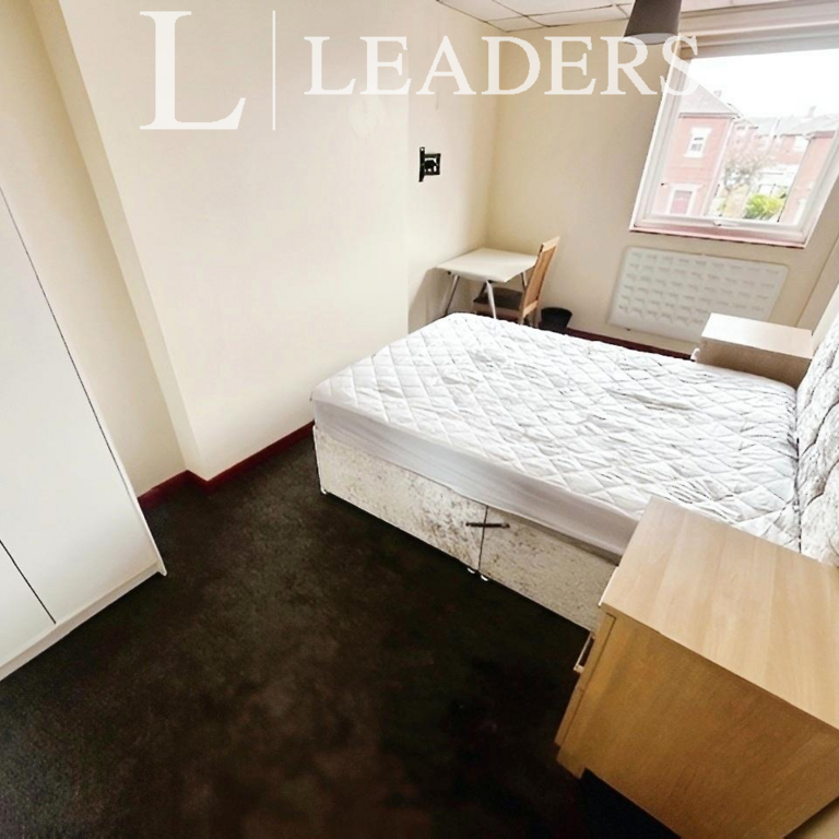 1 bedroom in a house share to rent - Photo 1