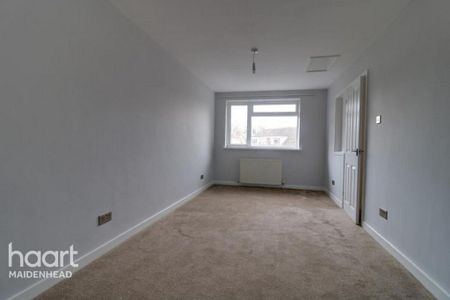 4 bedroom semi-detached house to rent - Photo 2