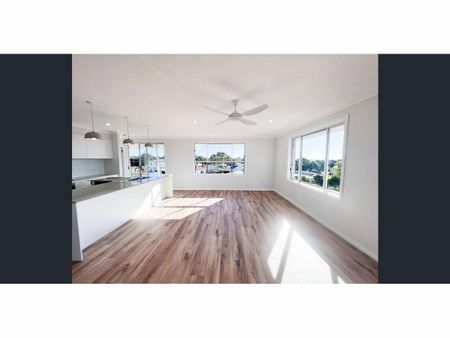 Executive four bedroom home plus study - Photo 4