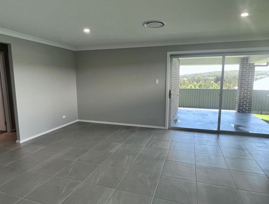 MODERN 4 BEDROOM HOME IN POTTERS LANE - Photo 1