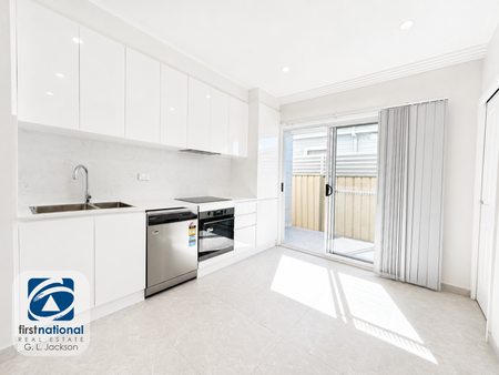 Brand New Luxury 2 Bedroom Flat - Photo 3
