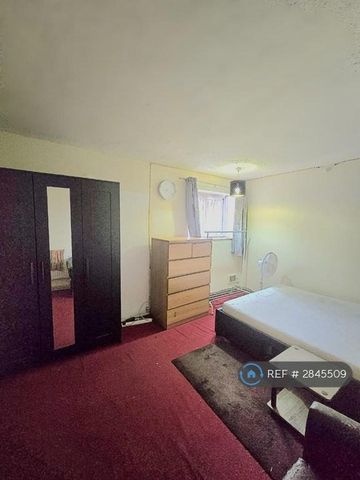 1 bedroom in a flat share to rent - Photo 5