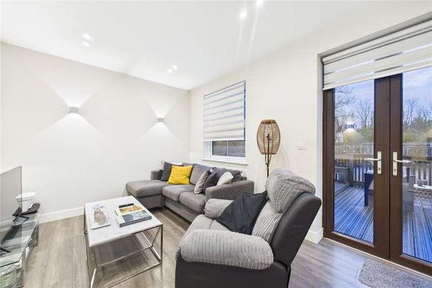 High Street, Theale, Reading, RG7 - Photo 1