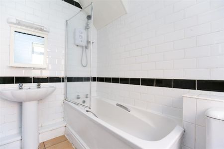 2 bed flat to rent in Simonside Terrace, Newcastle Upon Tyne, NE6 - Photo 3