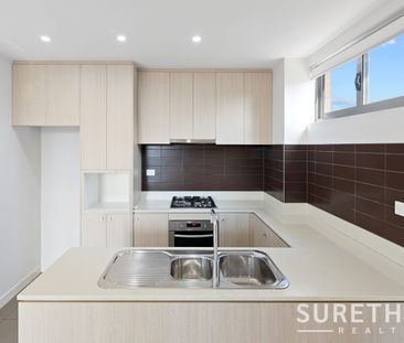 "Modern Apartment in Central location, Walk to all Amenities" - Photo 3
