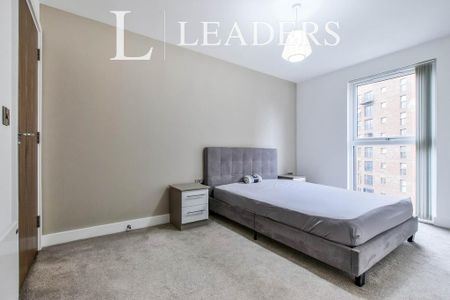 3 bedroom flat to rent - Photo 4