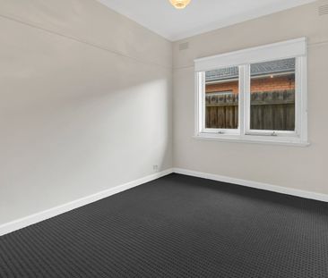 16 Highlands Road, Thomastown VIC 3074 - Photo 3