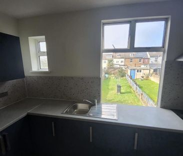 6 bedroom detached house to rent - Photo 3