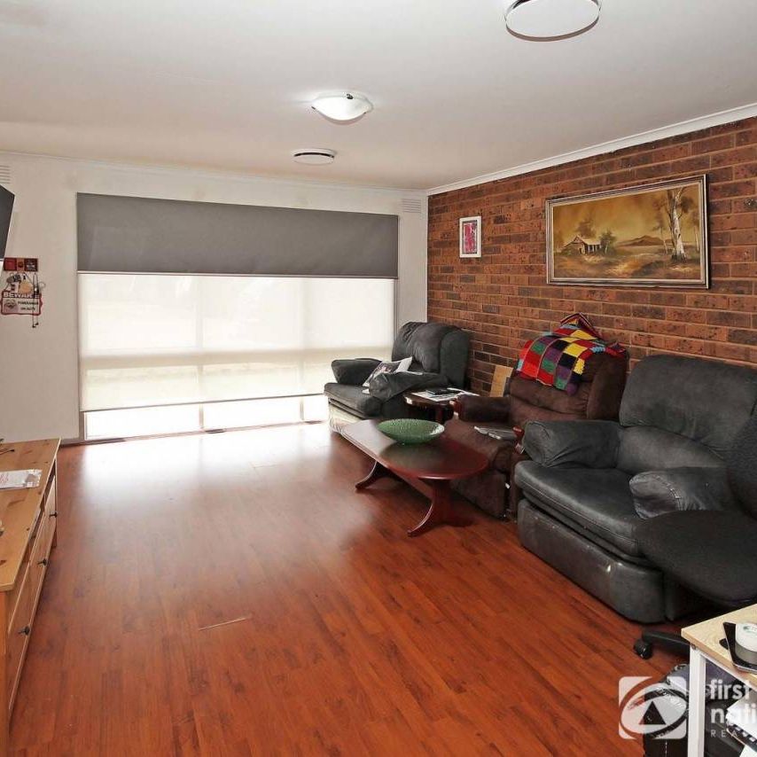 Comfort & Convenience in the Heart of Cranbourne - Photo 1