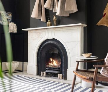 Immaculately Renovated Terrace in Blue Ribbon Locale - Photo 4