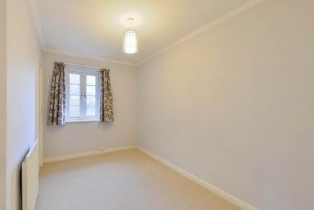 4 bedroom detached house to rent - Photo 2