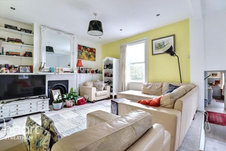 4 bedroom flat to rent - Photo 2