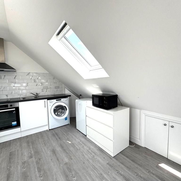 Studio to rent - Photo 1