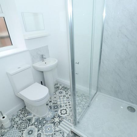 8 bedroom house share to rent - Photo 4